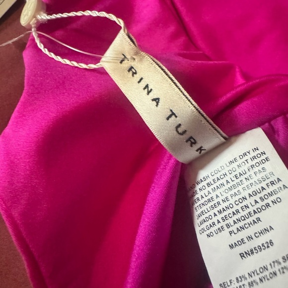 TRINA TURK swim & spa collection🩷Pink Ruffled women’s Swimsuit💦FLATTERING& FUN - Picture 12 of 13